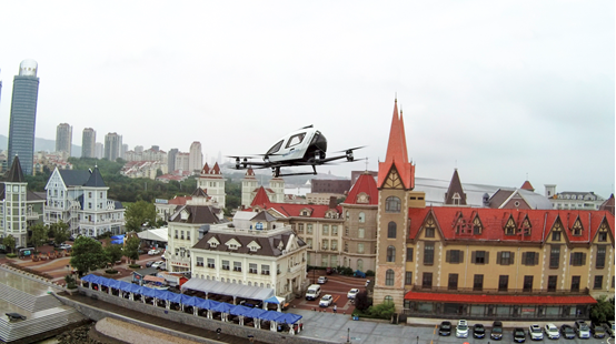 (Passengers took EHang 216 for aerial sightseeing trips in Yantai, a city in east China.)